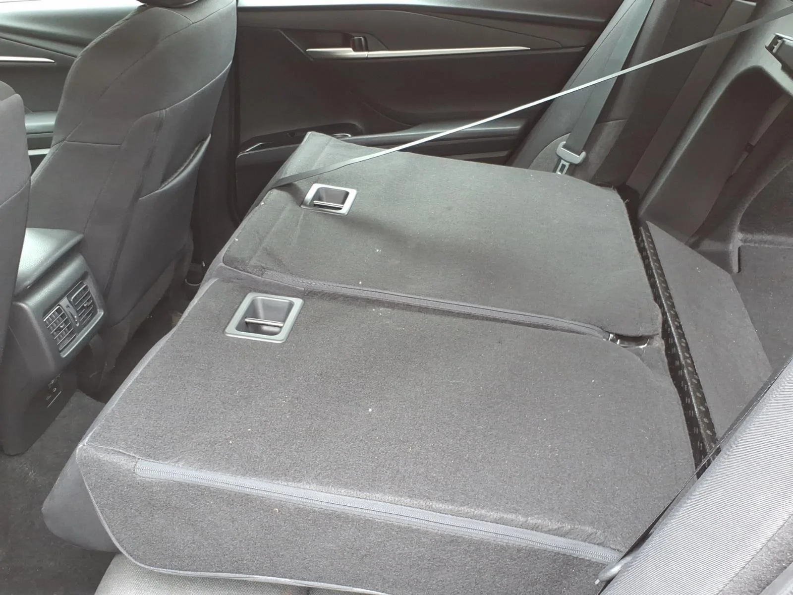 Used 2025 Ice Cap Toyota LE image 24