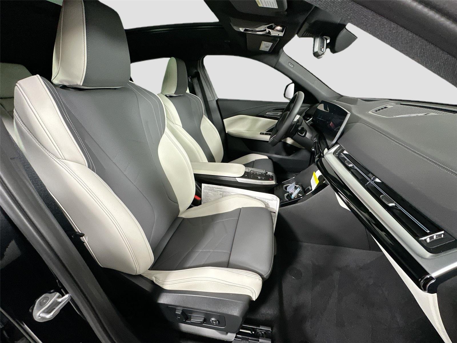 New 2026 Black Sapphire Metallic BMW xDrive28i image 30