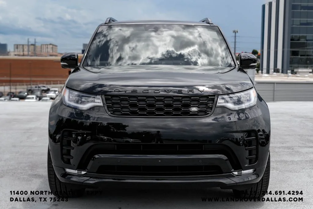 New 2026 Santorini Black Metallic Land Rover Dynamic SE image 3