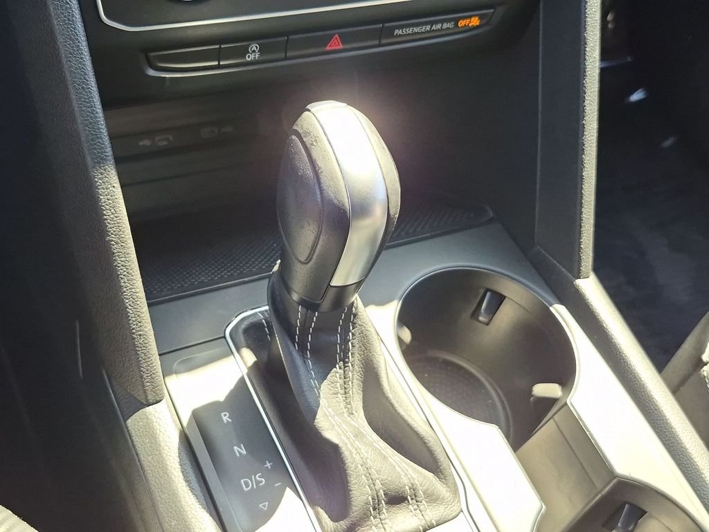 Used 2022  Volkswagen 2.0T SE image 10
