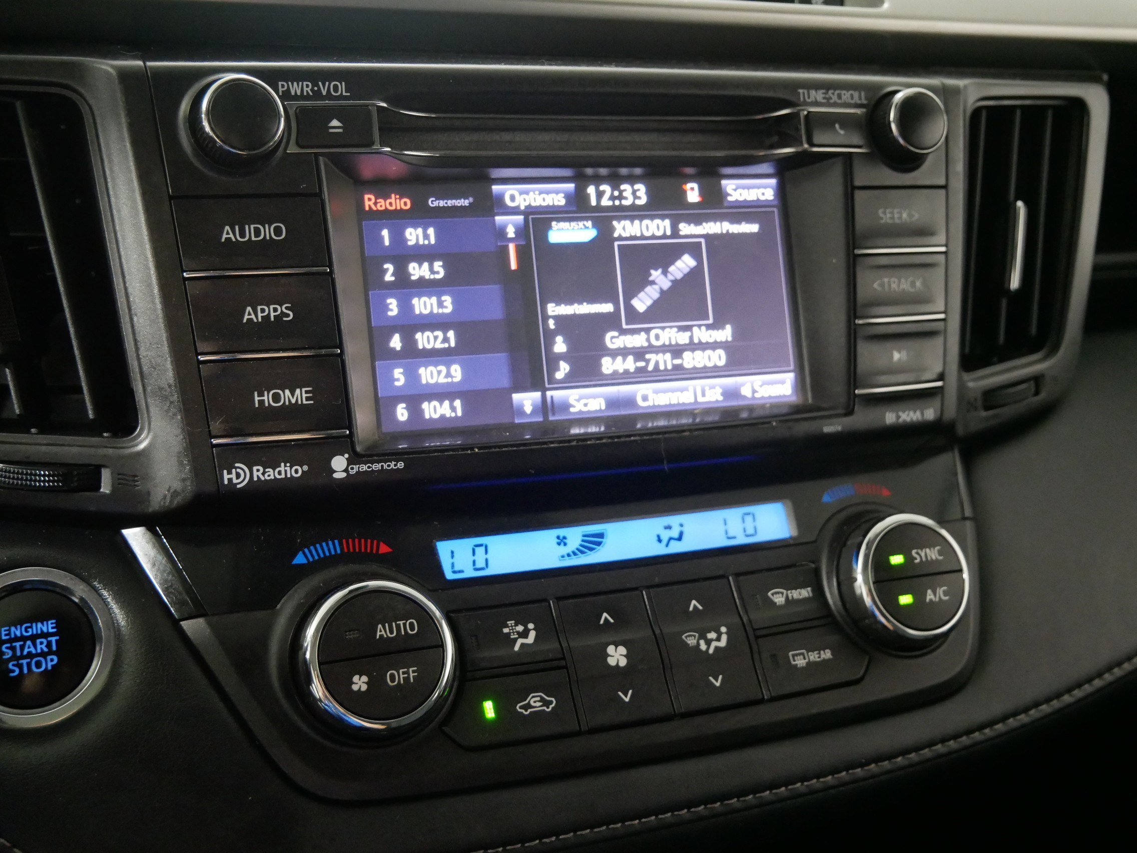 Used 2018 Super White Toyota XLE image 22