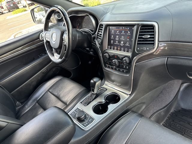 Used 2018 Gray Jeep Overland image 30