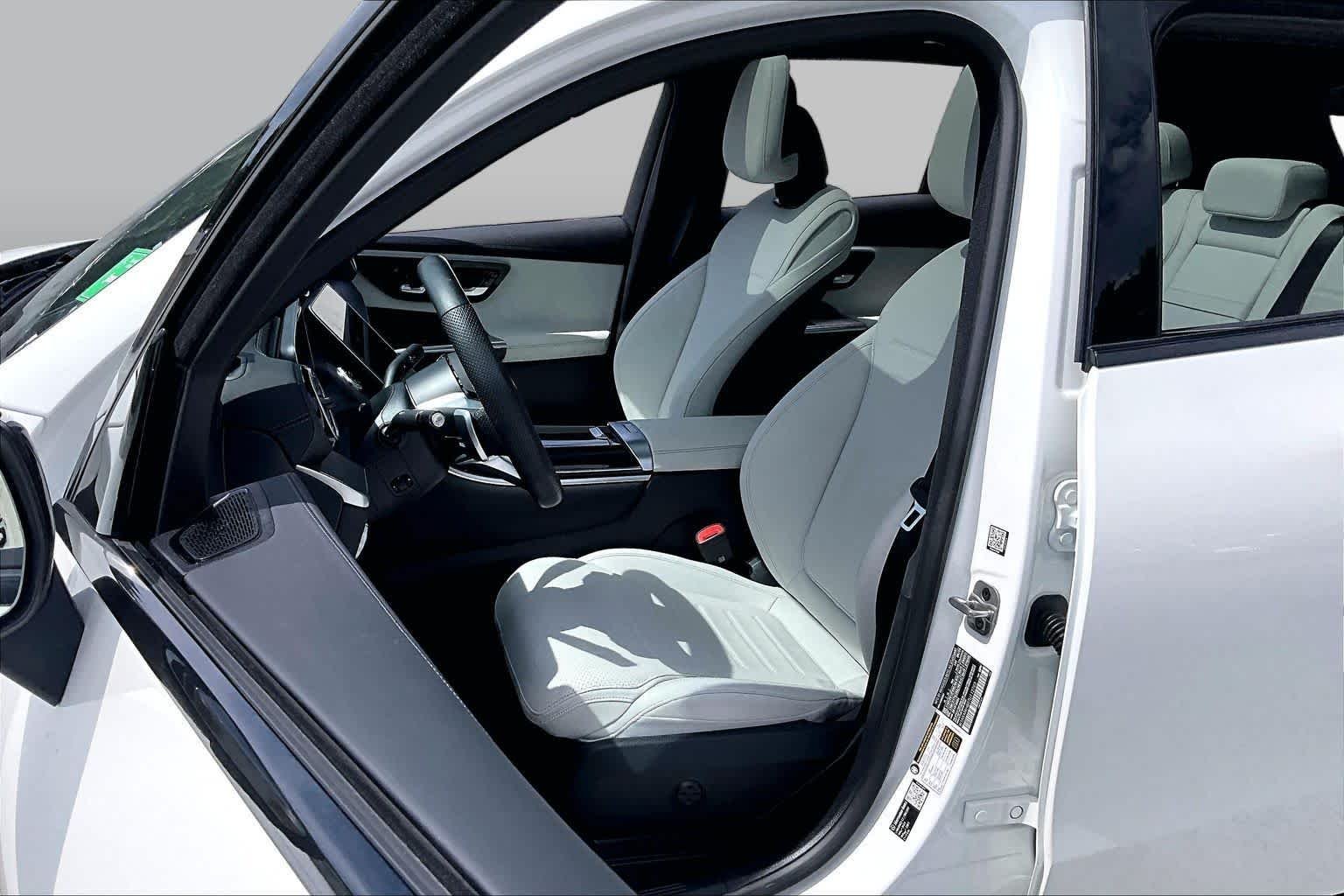Used 2026 Polar White Mercedes-Benz GLC 300 image 8