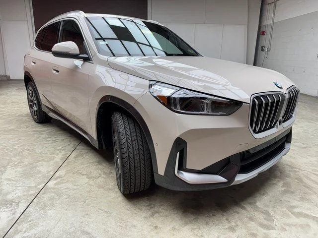 Used 2026 Beige BMW xDrive28i image 7