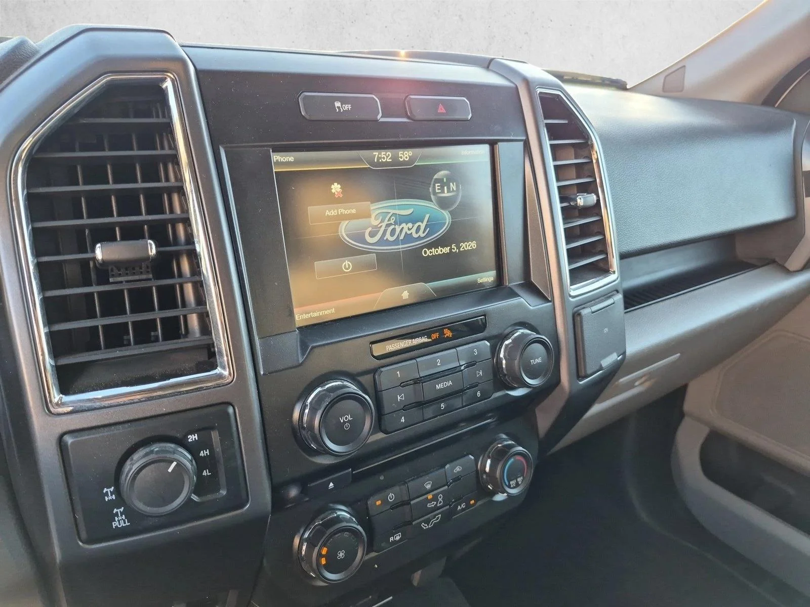 Used 2015 Oxford White Ford XLT image 12