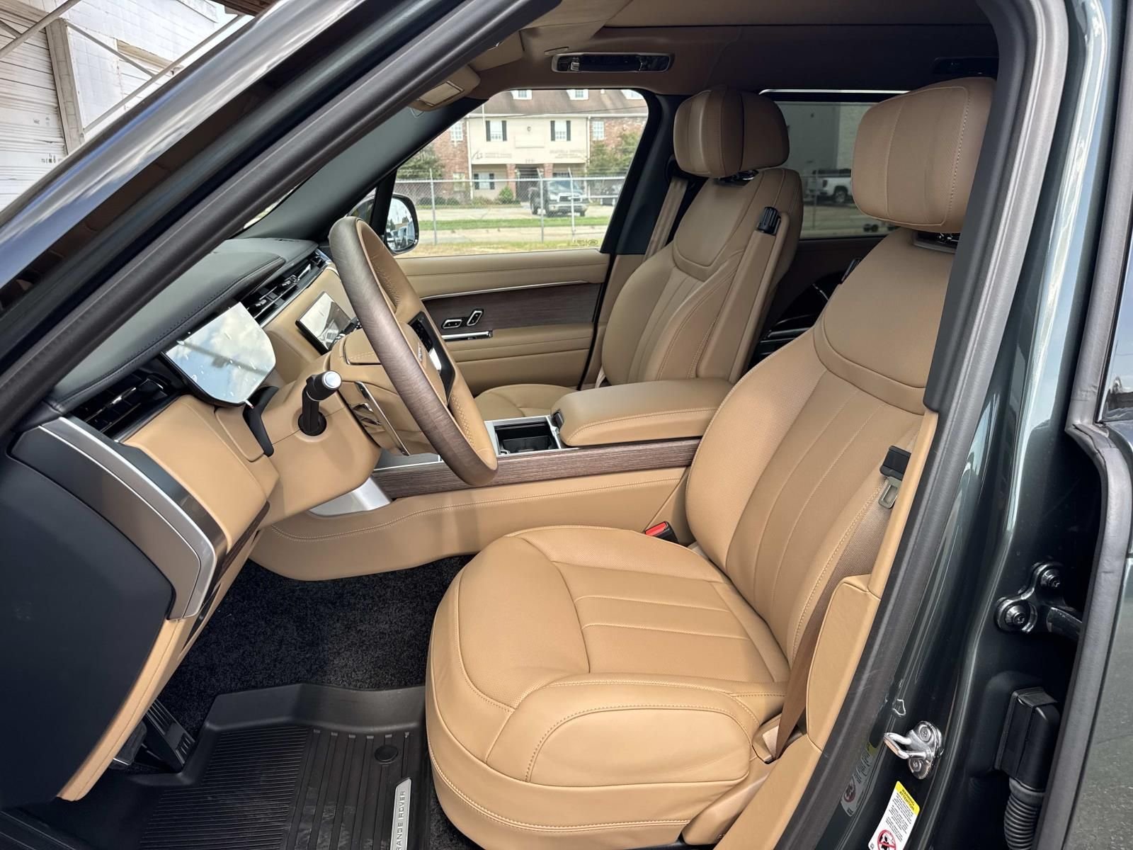 New 2026 Belgravia Green Land Rover Autobiography image 10