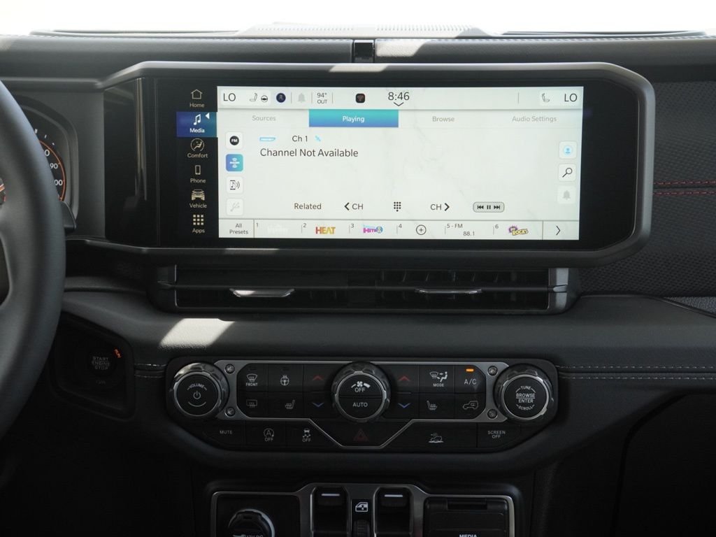 New 2026 Bright White Clear-Coat Exterior Paint Jeep Rubicon image 25