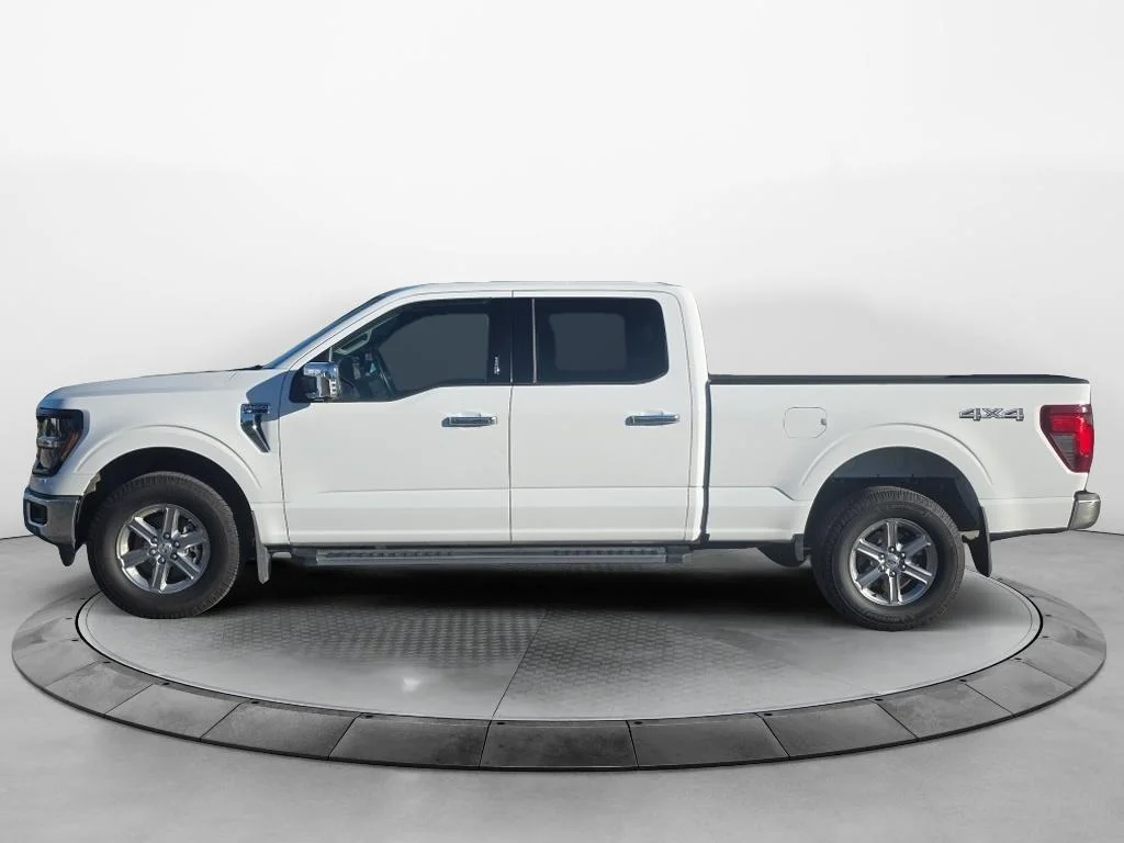 Used 2024 Oxford White Ford XLT image 3