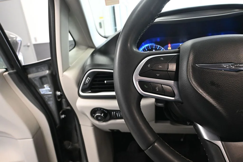 2022 Chrysler Pacifica Touring L - Photo 26