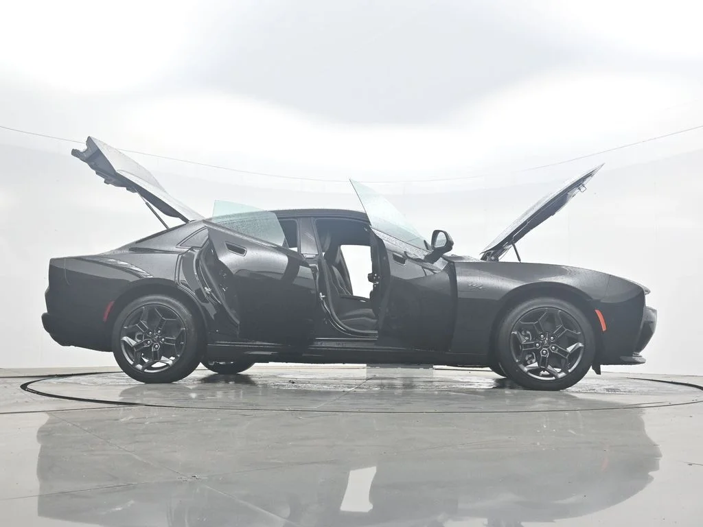New 2026 Diamond Black Crystal Pearlcoat Dodge R/T image 48