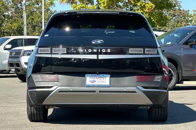 Used 2024 Black Hyundai SEL image 5
