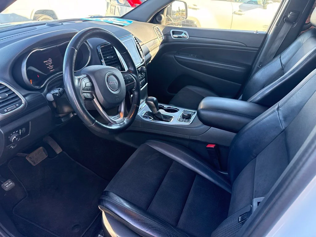 Used 2022 White Jeep Laredo X image 3