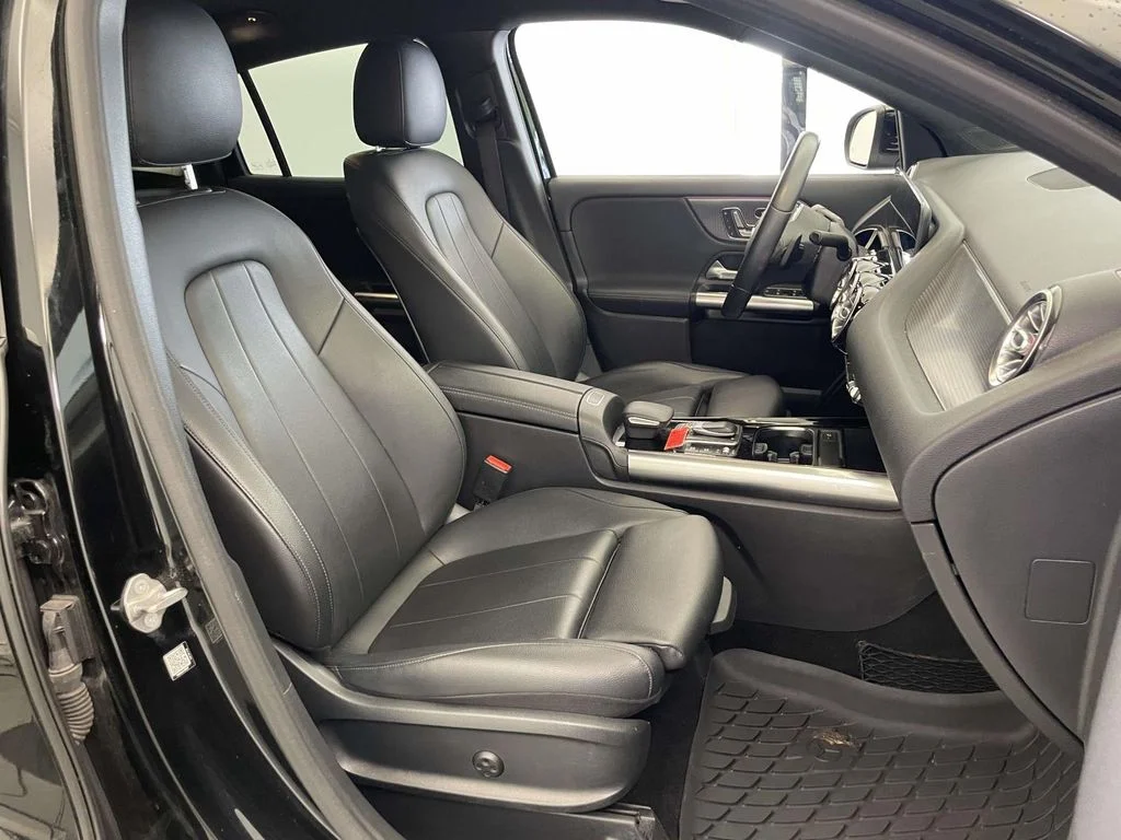 Used 2021 White Mercedes-Benz GLA 250 image 19