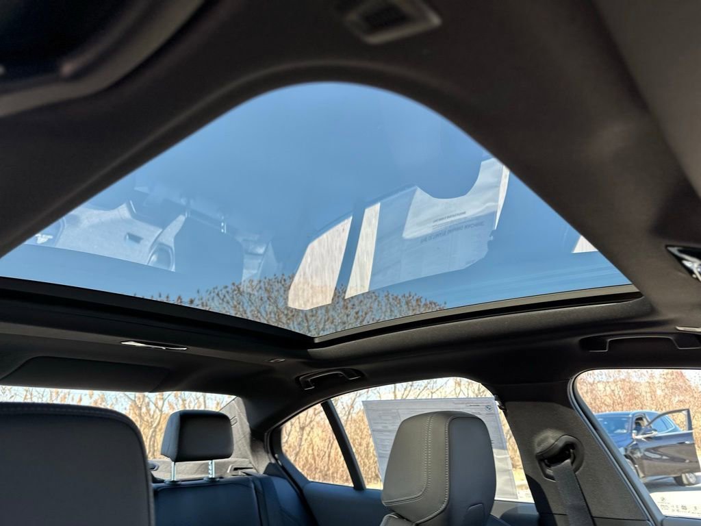 New 2026 Black Sapphire Metallic BMW 530i xDrive image 28