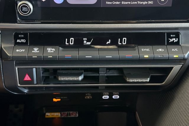 Used 2025 Ice Cap Toyota SE image 26