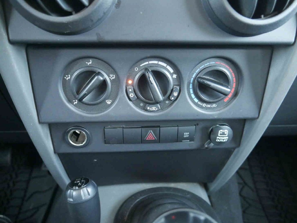 Used 2008 Silver Jeep X image 23