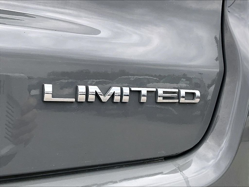 Used 2024 Gray Jeep Limited image 26