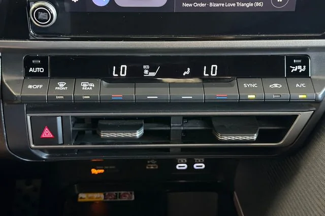 Used 2025 Ice Cap Toyota SE image 26