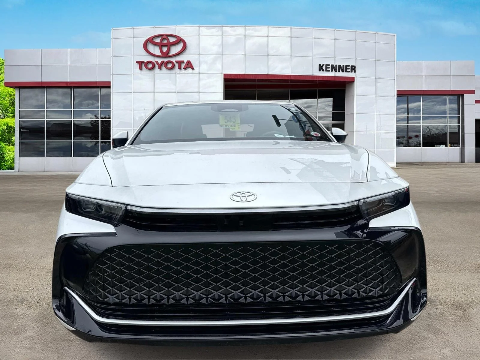 Used 2023 Oxygen White Toyota XLE image 2