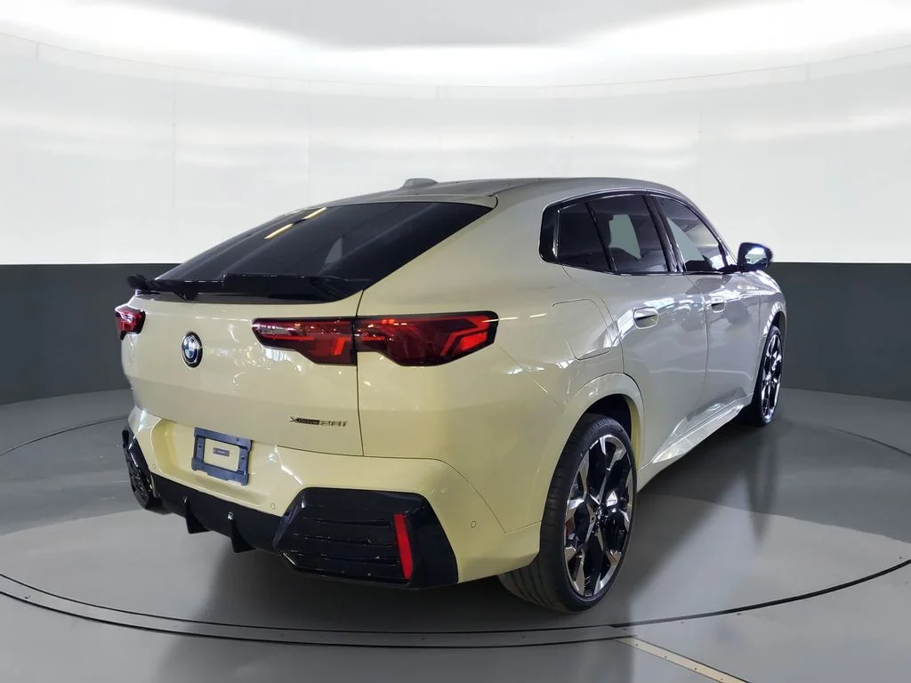 New 2026 Alpine White BMW xDrive28i image 3