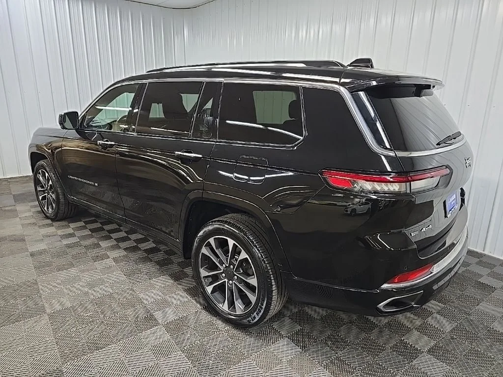 Used 2021 Diamond Black Jeep Overland image 9