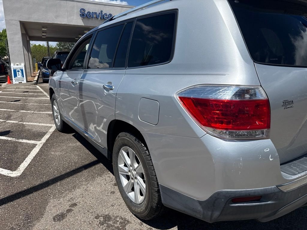 Used 2011 Silver Toyota Limited image 13