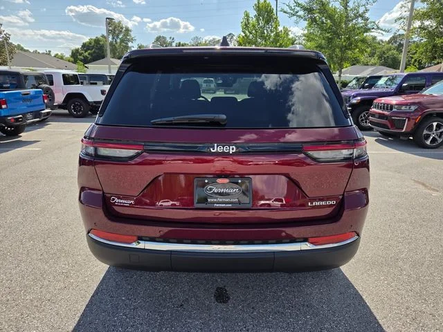 New 2026 Velvet Red Pearl-Coat Exterior Paint Jeep Laredo X image 11