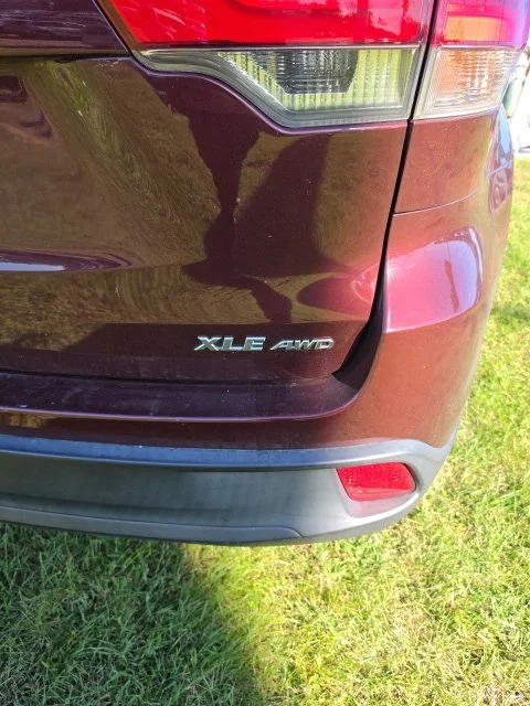 Used 2018 Red Toyota XLE image 3