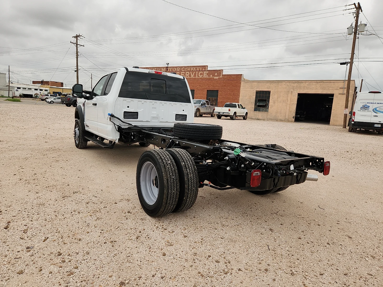 New 2026 Oxford White Ford XL image 5