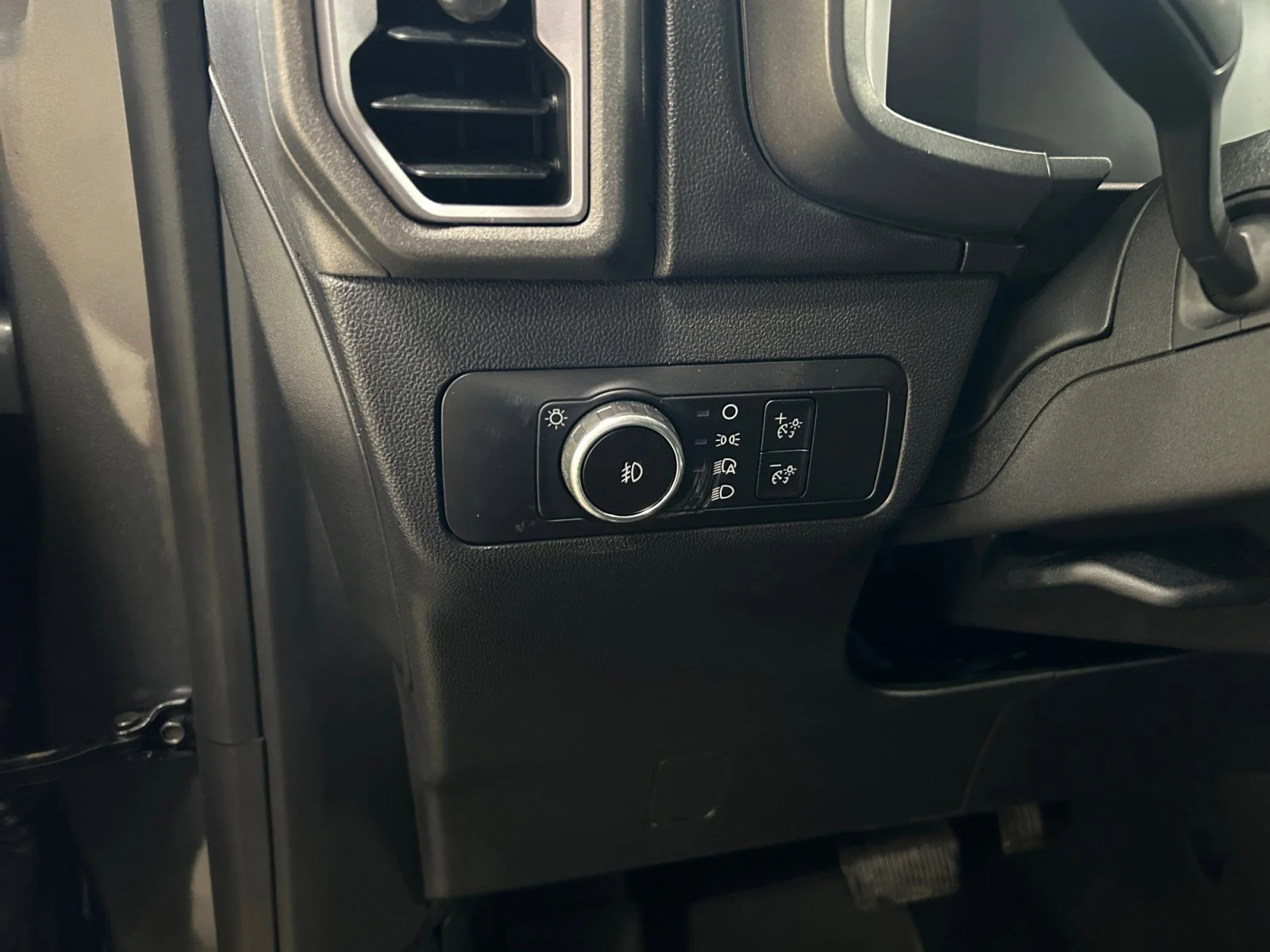 New 2026 Carbonized Grey Metallic Ford Outer Banks image 15