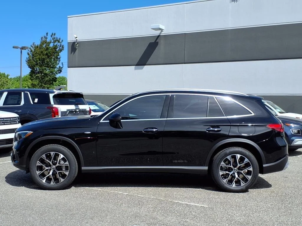 New 2025 Black Mercedes-Benz GLC 350 image 13