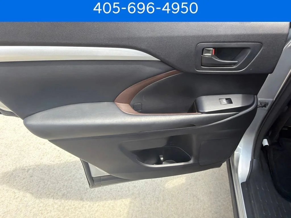Pre-Owned 2015 Toyota Highlander LE Plus