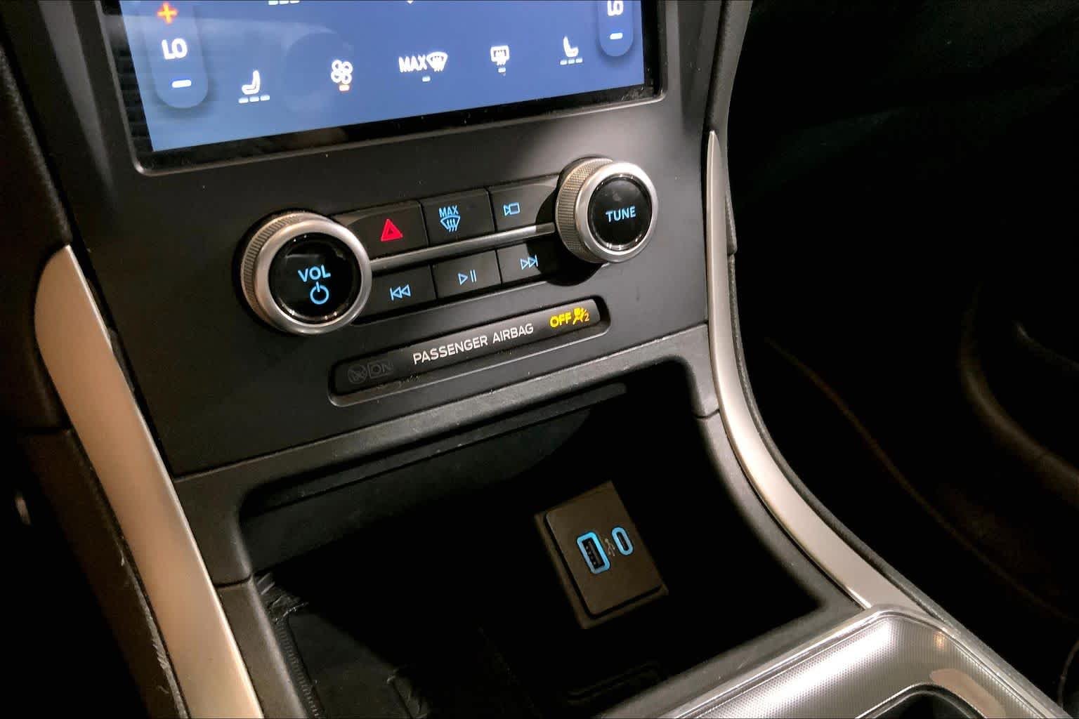 Used 2022 Agate Black Metallic Ford ST-Line image 34