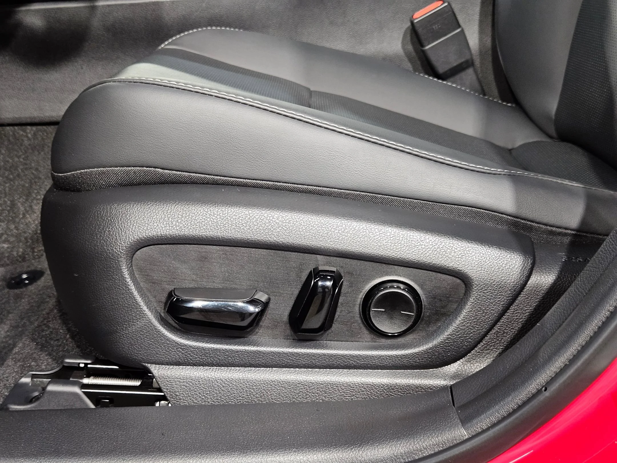 Used 2024 Redline with Obsidian Roof Lexus UX 250h F SPORT Design image 23