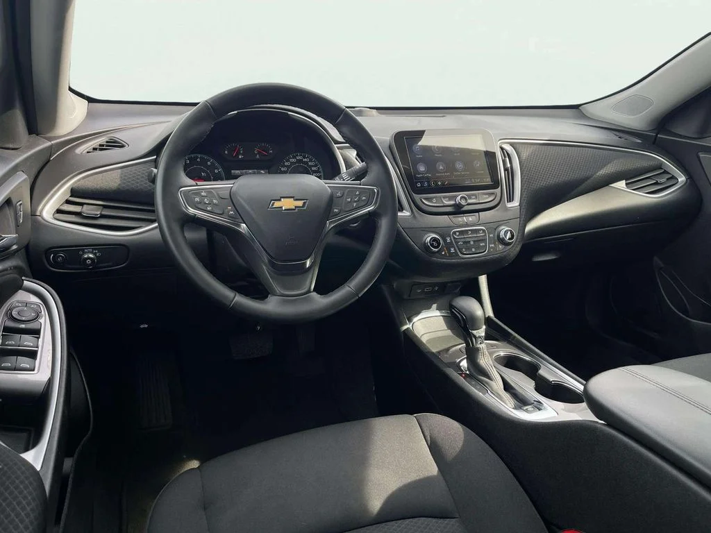 Used 2024 Summit White Chevrolet LT image 25