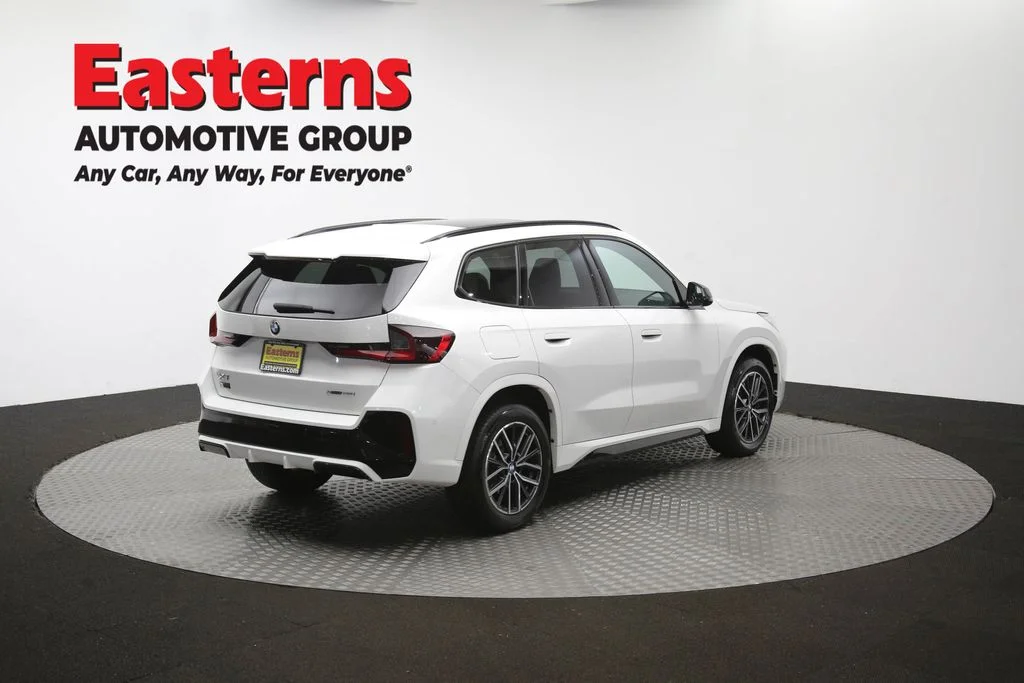 Used 2023 White BMW xDrive28i image 41