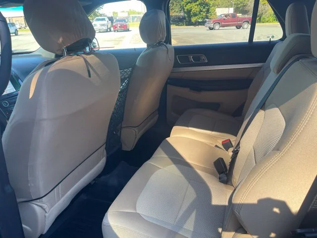 Used 2017 White Ford XLT image 9