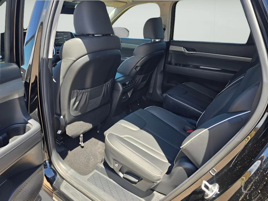 Used 2024 Abyss Black Pearl Hyundai SEL 7P image 12