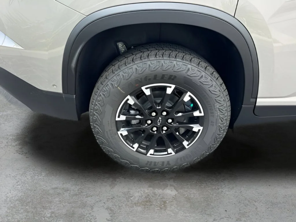 New 2026 Sandstone Gray Chevrolet Z71 image 33