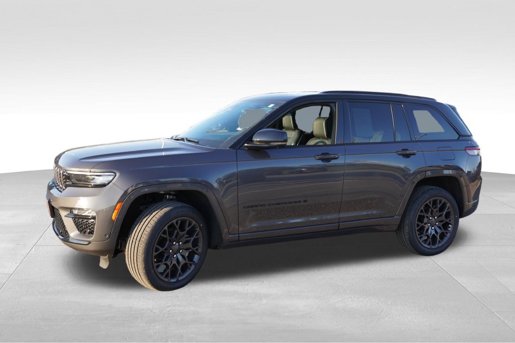 Certified Used 2025 Gray Jeep Summit image 10