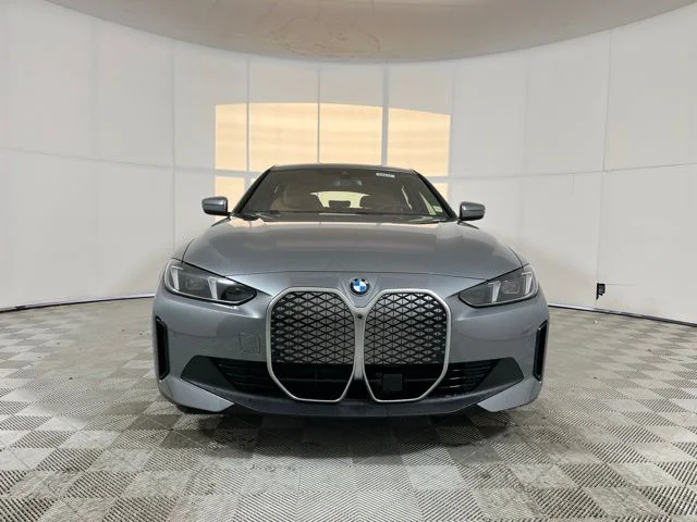 New 2026 Skyscraper Grey Metallic BMW xDrive40 image 2