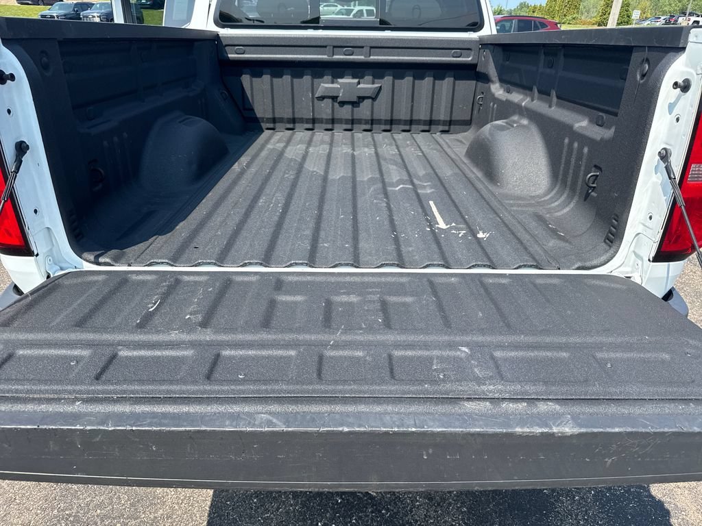 Used 2018 SUMMIT WHITE Chevrolet 4WD LT image 21