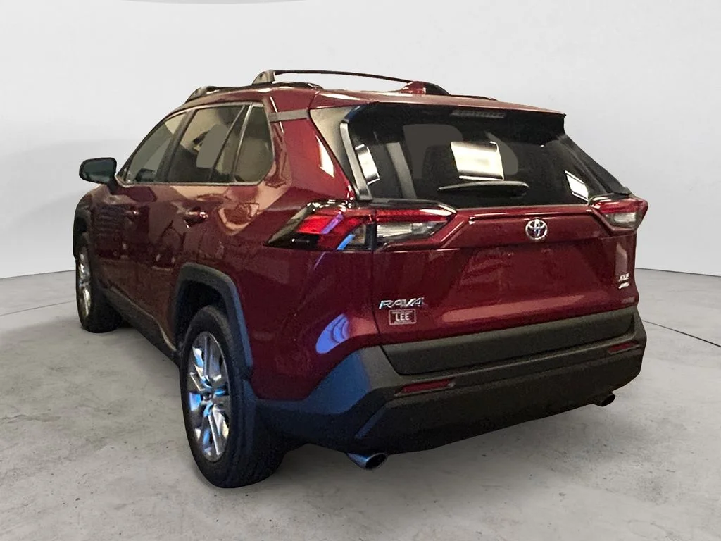 Used 2023 Pearl Toyota XLE Premium image 3