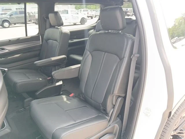 New 2026 Bright White Clear-Coat Exterior Paint Jeep Limited Reserve image 31