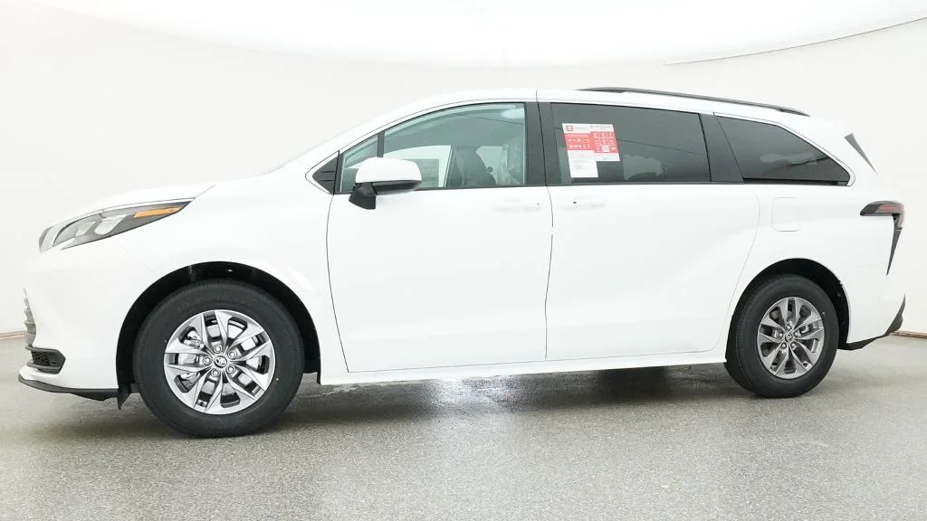 New 2026 Ice Cap Toyota LE image 4