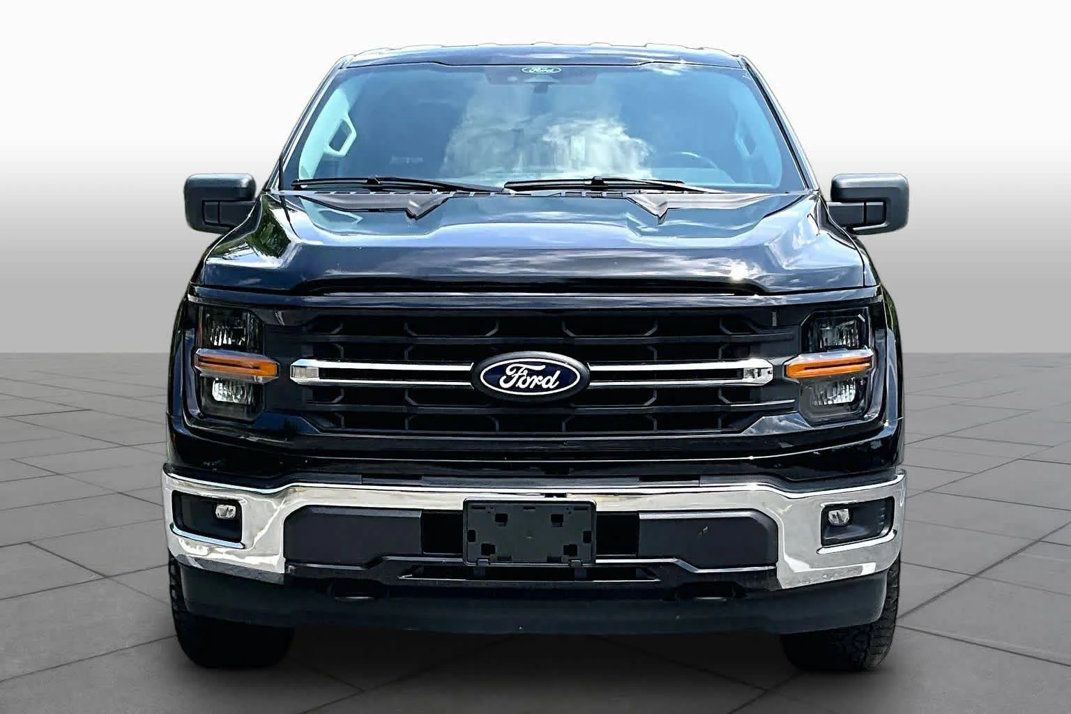 Used 2025 Agate Black Metallic Ford XLT image 4