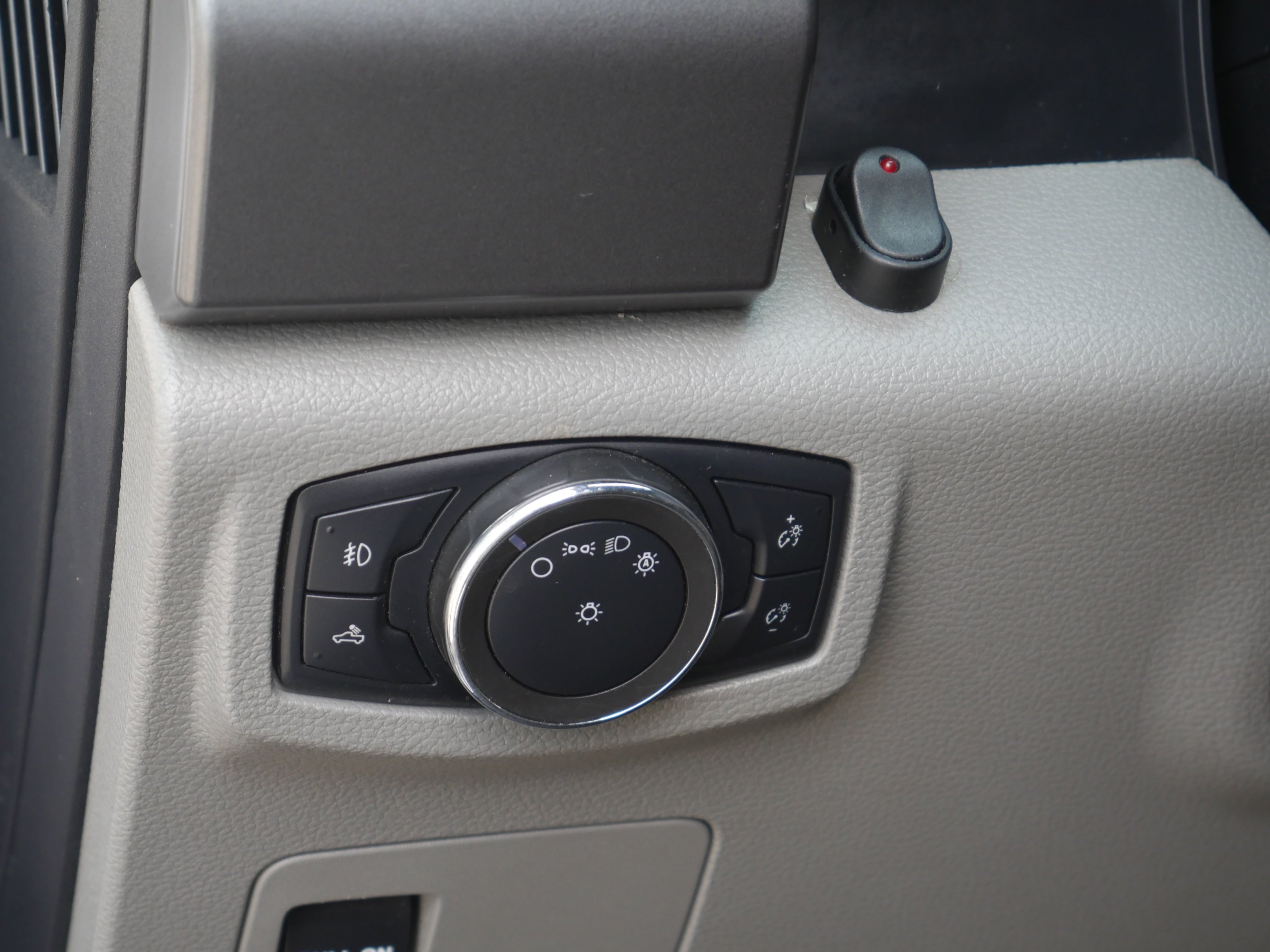 Used 2020 Oxford White Ford XLT image 5