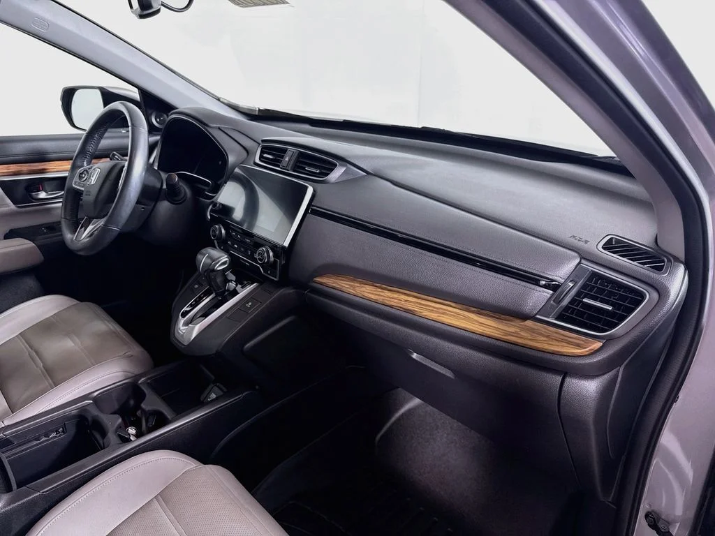 Used 2019 Lunar Silver Metallic Honda Touring image 27