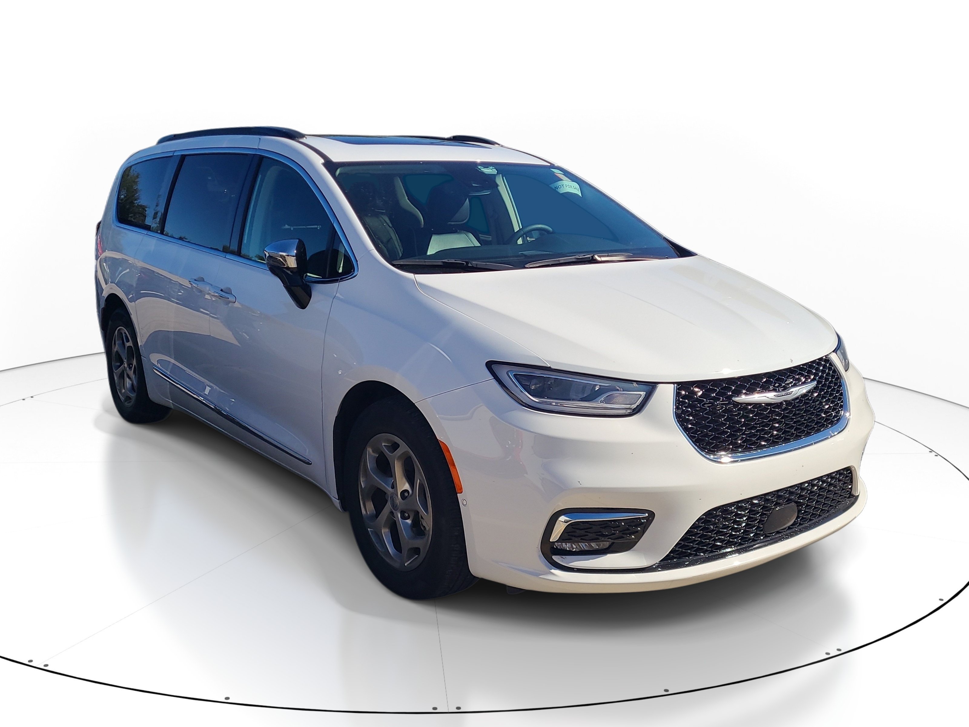 Used 2023 Bright White Clearcoat Chrysler Limited image 1