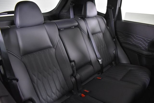 Used 2025  Mitsubishi SEL image 19